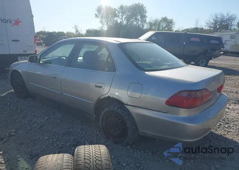 1998 Honda Accord Lx z USA, uszkodzony, nr VIN 1HGCG5648WA138955